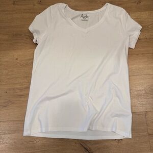 Aveto Classic White V-Neck Short Sleeve Tee
